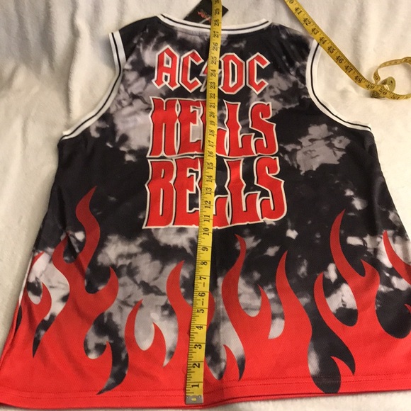 AC/DC 1980 Hells Bells Jersey Men’s Medium NWT - Picture 4 of 4